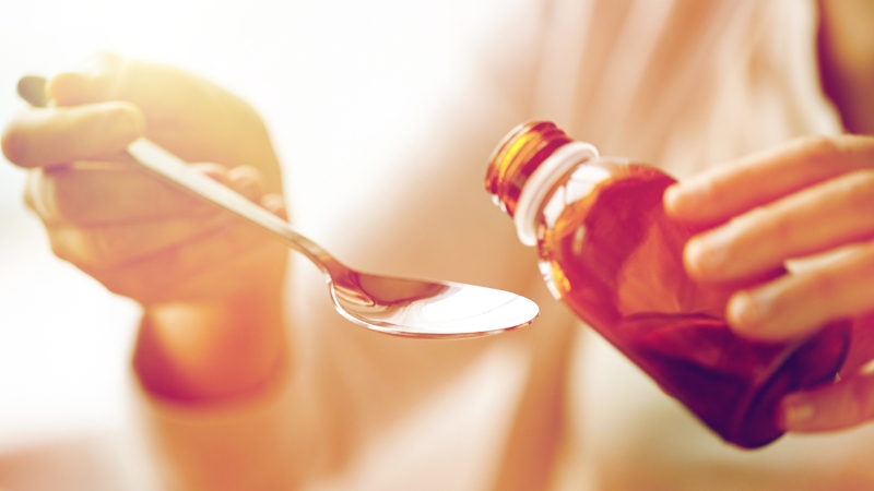 Najbolji sirup za produktivni kašalj kod odraslih – preporuke farmaceuta