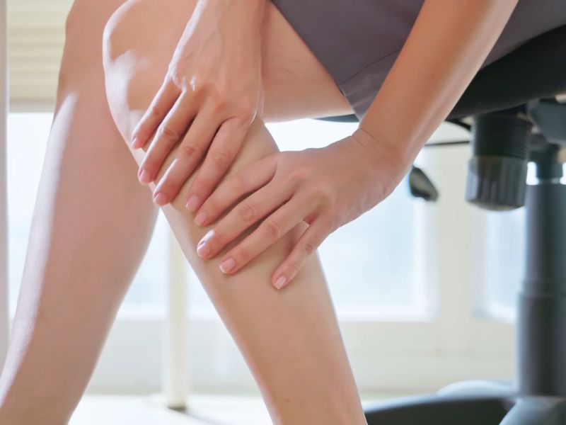 Kako da sprečite grčeve u nogama – istezanje, hidracija i minerali